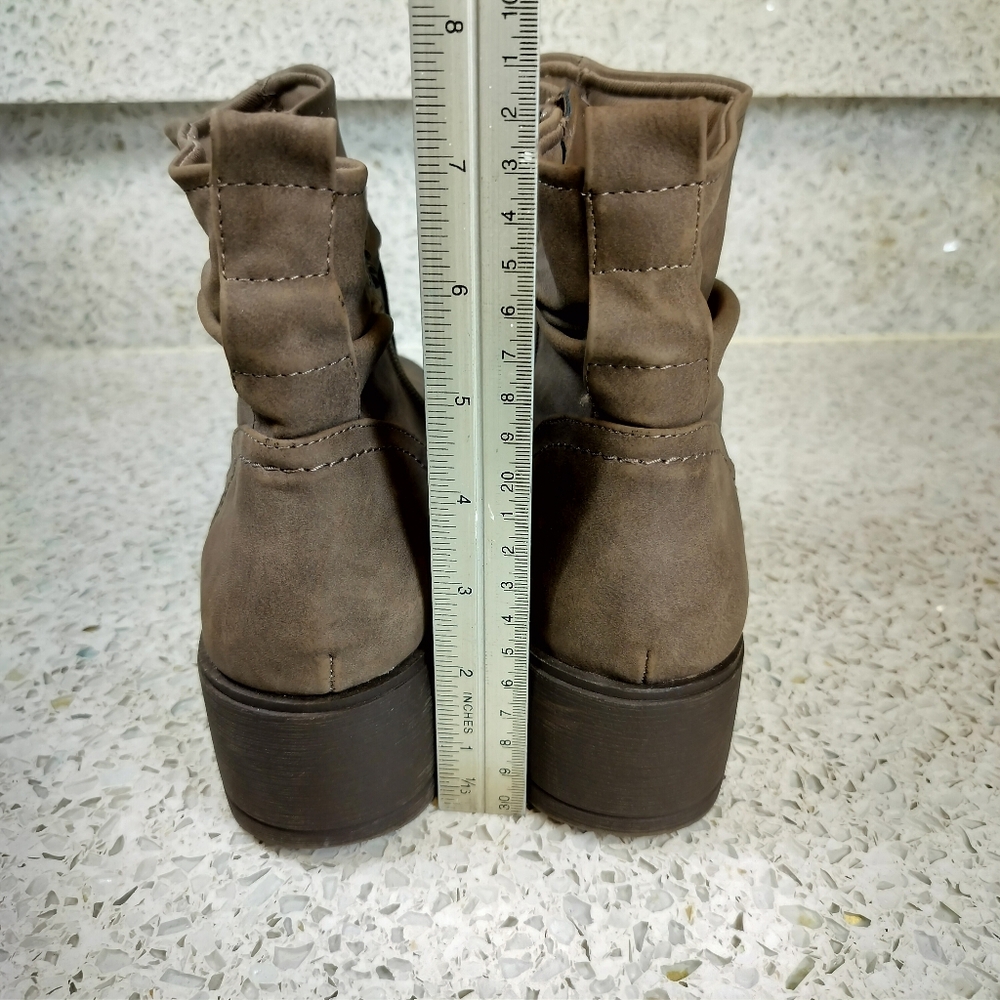 Cliffs by White Mountain Distressed Brown Wedge Heel Ankle Boots Size 7.5 M Faux - Picture 3 of 11